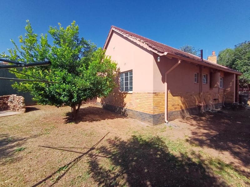 Home for Sale in Stilfontein – Ideal Location and Ample Space - Photo 3