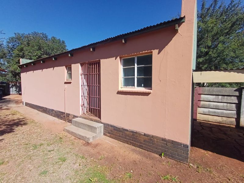 Home for Sale in Stilfontein – Ideal Location and Ample Space - Photo 8