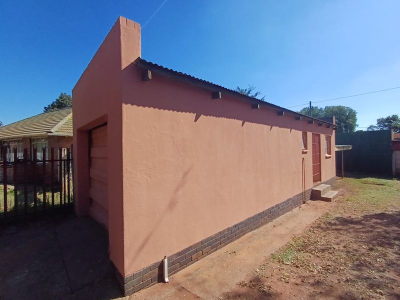 Home for Sale in Stilfontein – Ideal Location and Ample Space - Photo 7