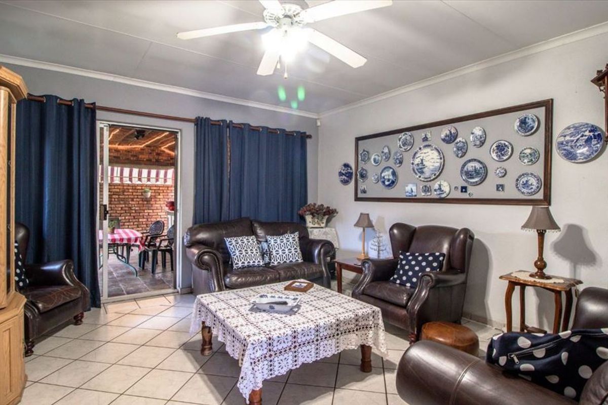 Spacious 3-Bedroom Home with Modern Amenities - Photo 2