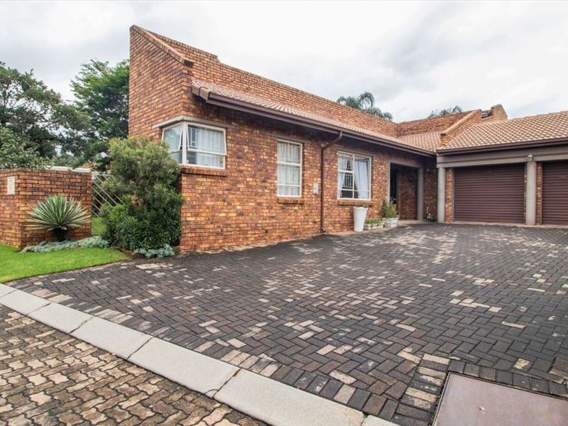 Spacious 3-Bedroom Home with Modern Amenities - Photo 3