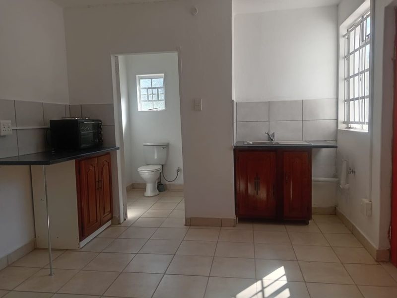 Bright Midrand Studio Cottage for Rental - Photo 5
