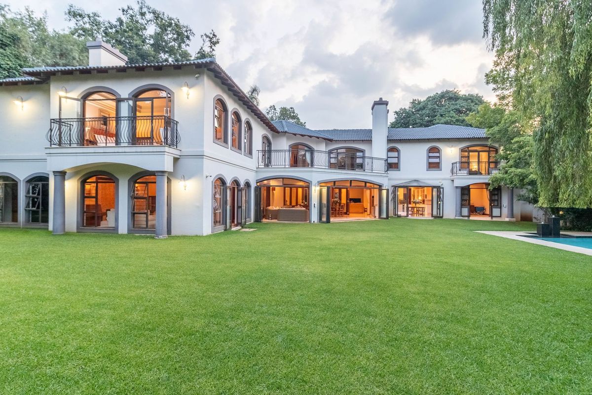 Luxury 5 Bedroom Home for Sale – A Masterpiece of Elegance & Modern Living - Photo 2