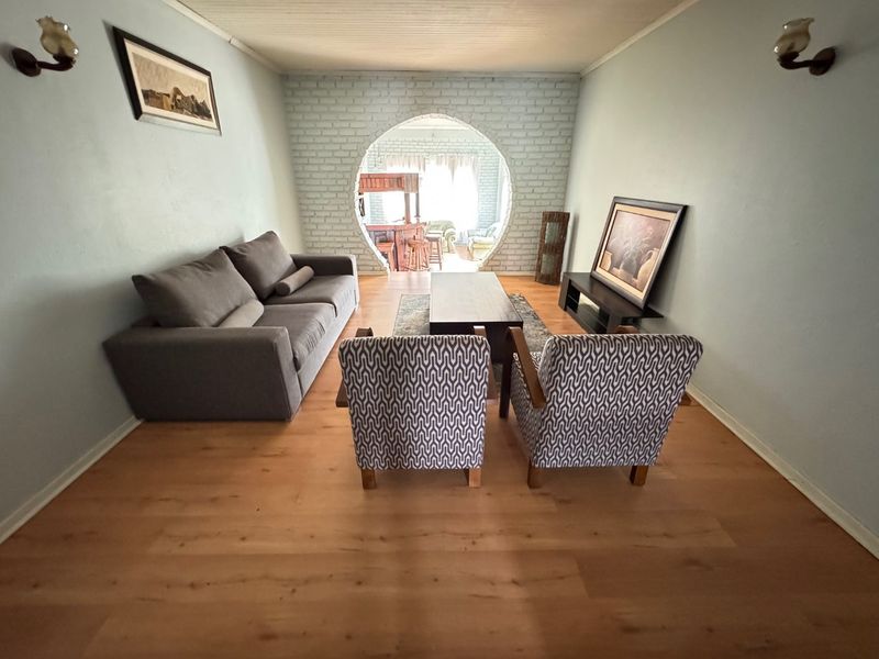 Luxurious Family Living at Its Best - Photo 6