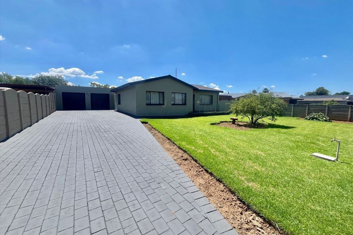 Charming Family Home Layout - Photo 3