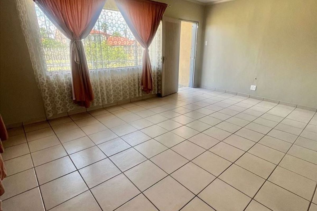 Charming Family Home Layout - Photo 2