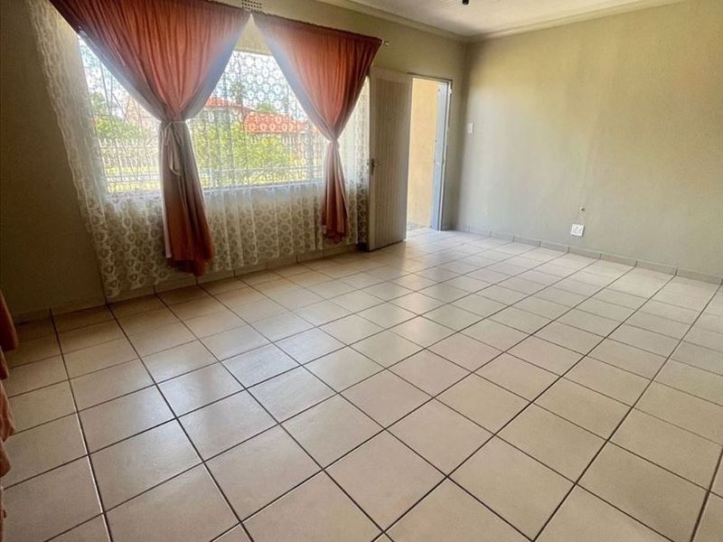 Charming Family Home Layout - Photo 2