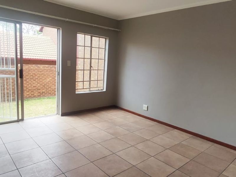 Well sized Apartment  - Photo 5