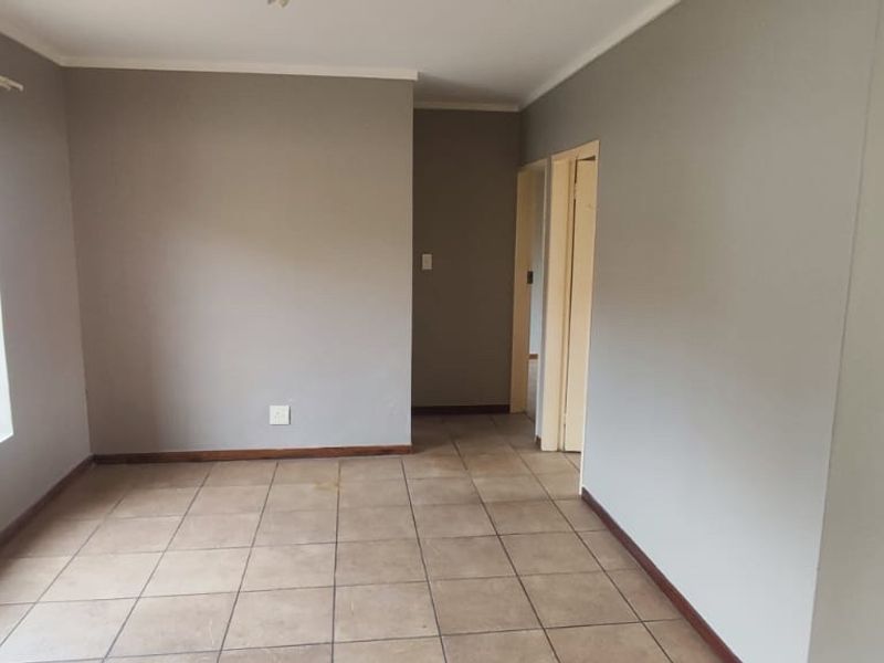 Well sized Apartment  - Photo 6