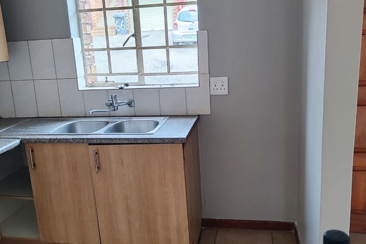 Well sized Apartment  - Photo 3