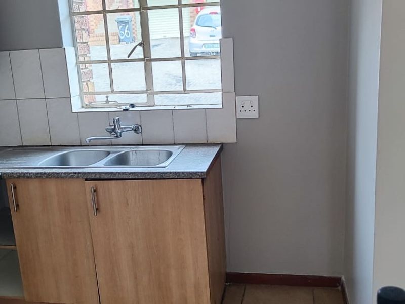 Well sized Apartment  - Photo 3