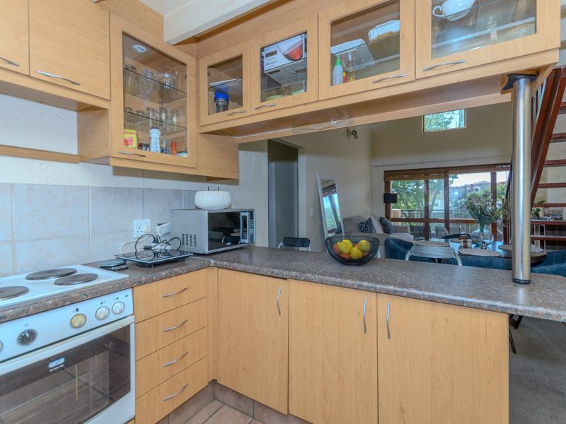 Stunning 2-Bedroom, Loft Apartment in Secure 24-Hour Guarded Estate!  - Photo 4