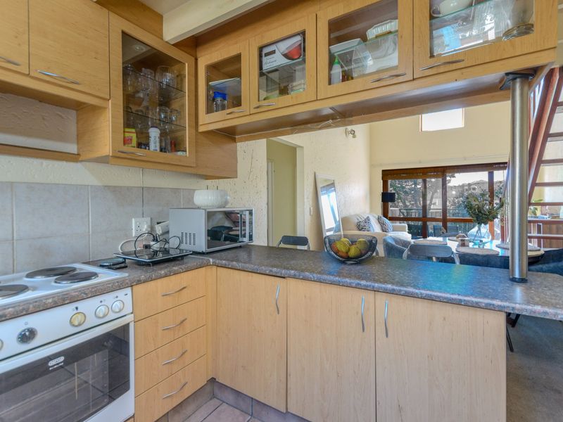 Stunning 2-Bedroom, Loft Apartment in Secure 24-Hour Guarded Estate!  - Photo 3