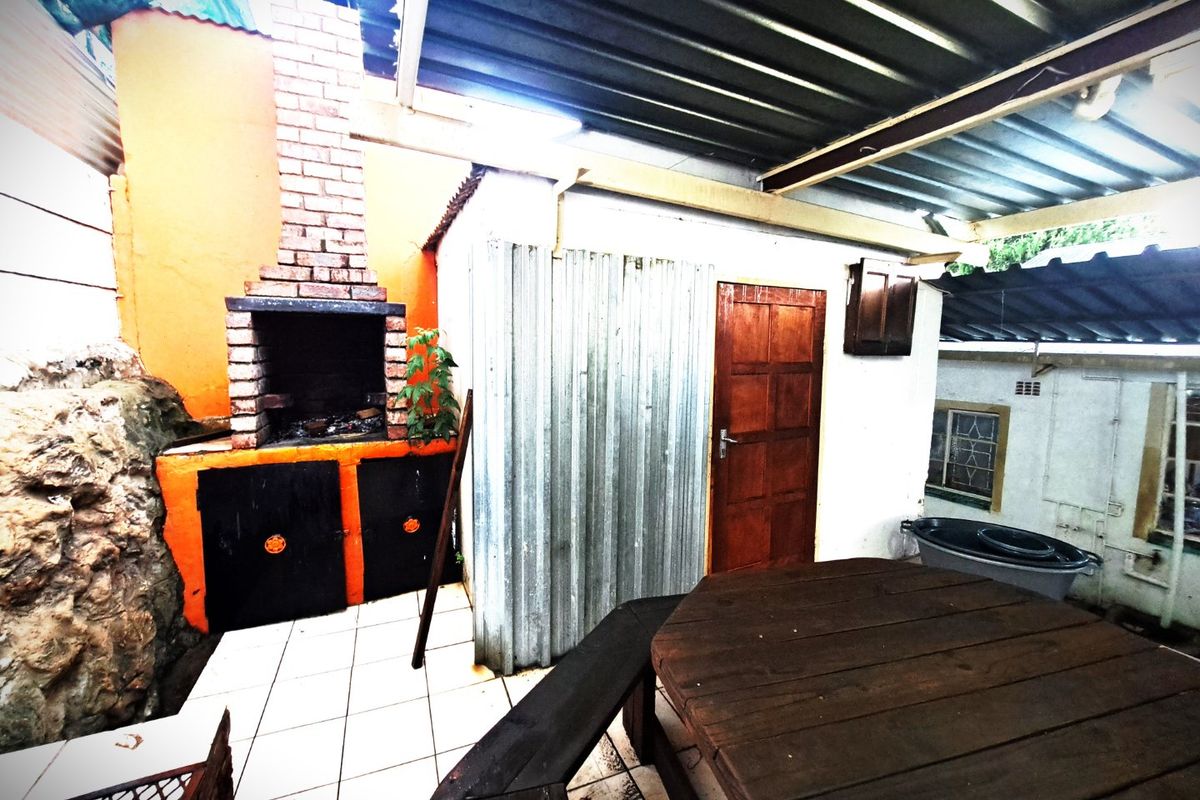 Compact 2 Bedroom home - Photo 2