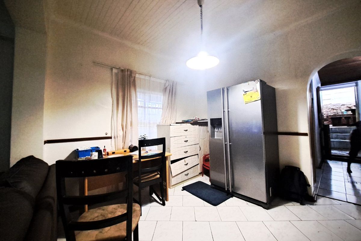 Compact 2 Bedroom home - Photo 5