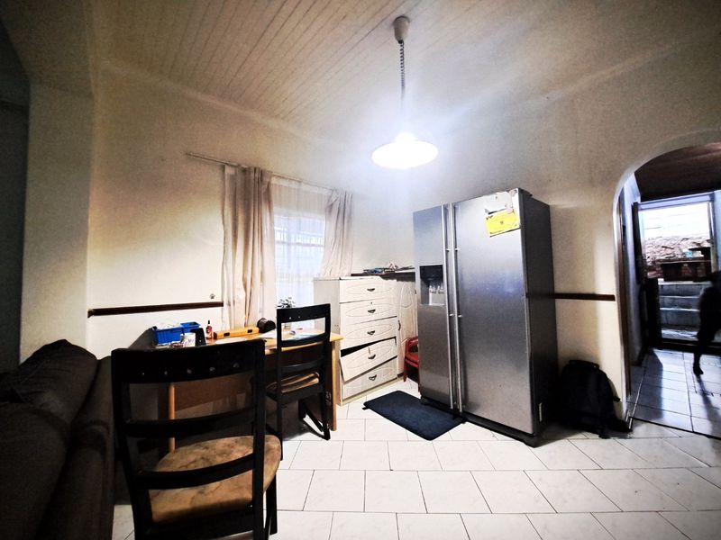 Compact 2 Bedroom home - Photo 5