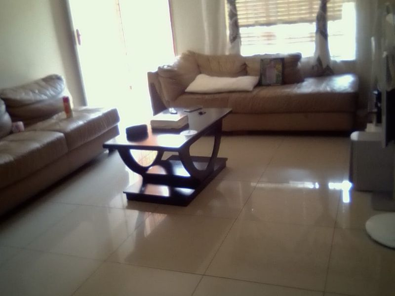 Cozy Home with Essential Amenities - Photo 8