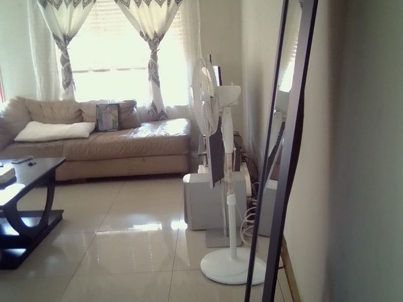 Cozy Home with Essential Amenities - Photo 7