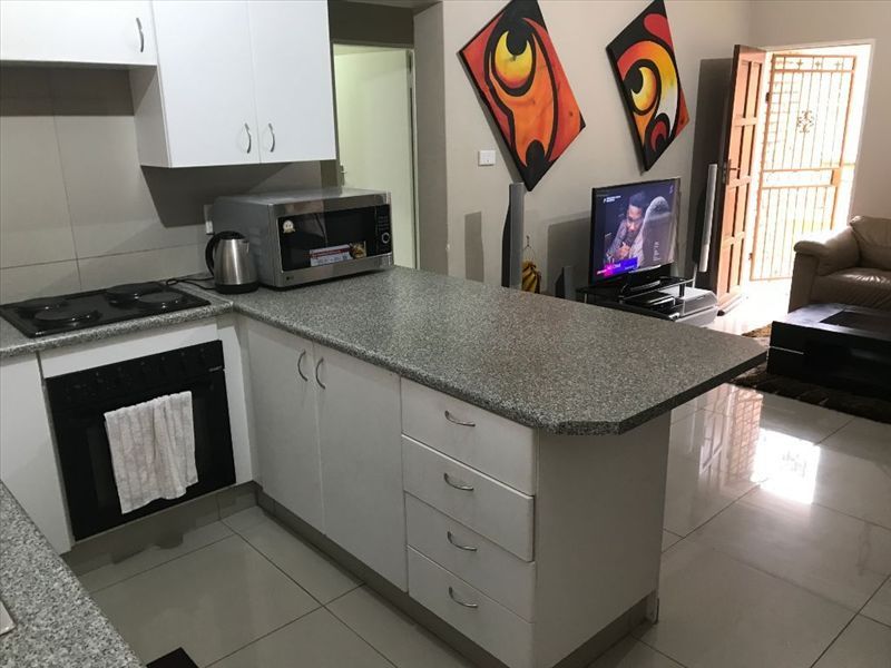 Cozy Home with Essential Amenities - Photo 2