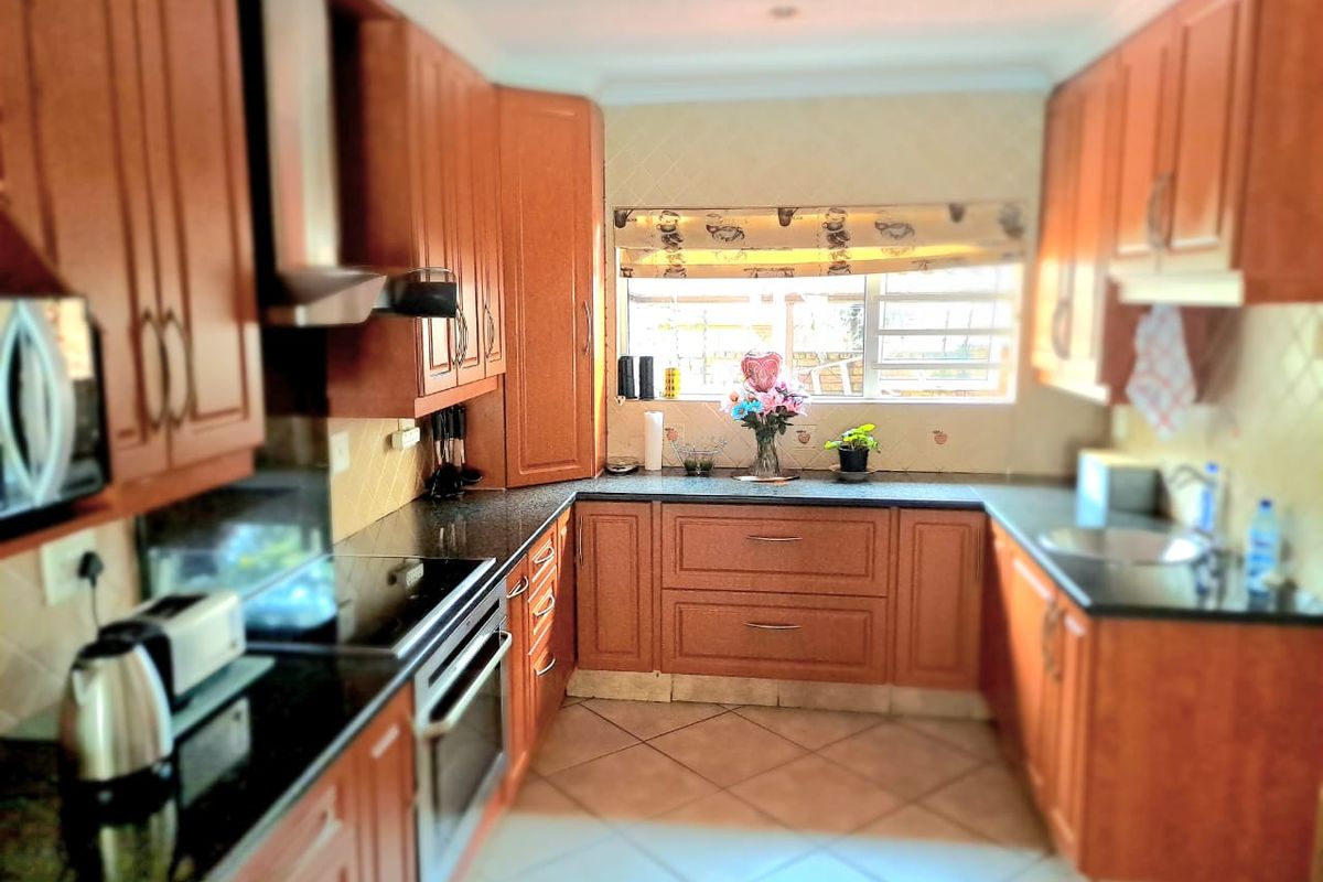 Exquisite Luxury Home with Modern Comforts - Photo 2