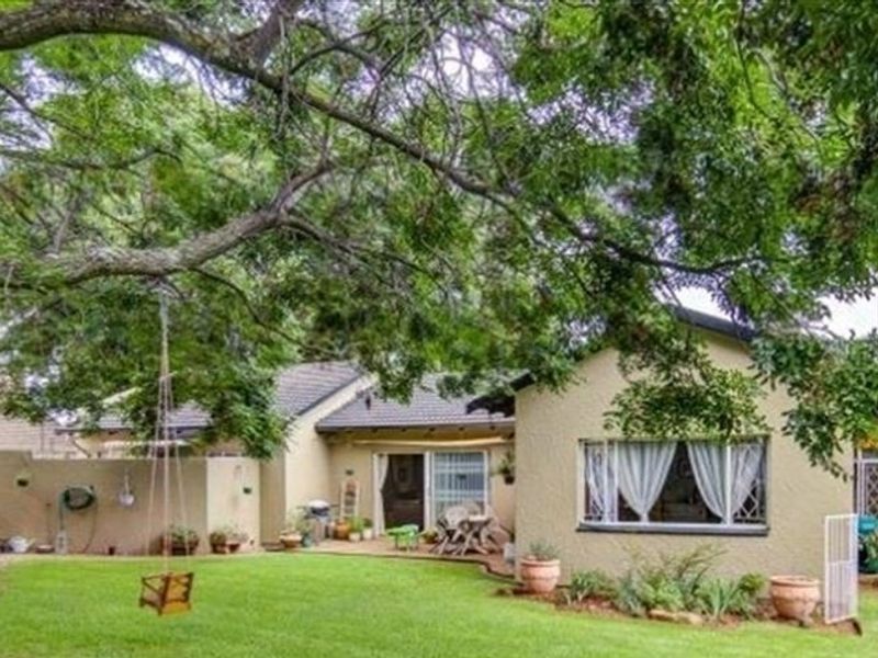 Cozy Family Home with Modern Comforts - Photo 3