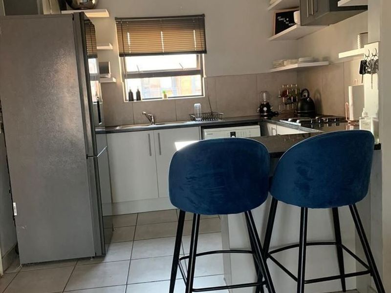 Cozy Two-Bedroom Home with Modern Comfort - Photo 3