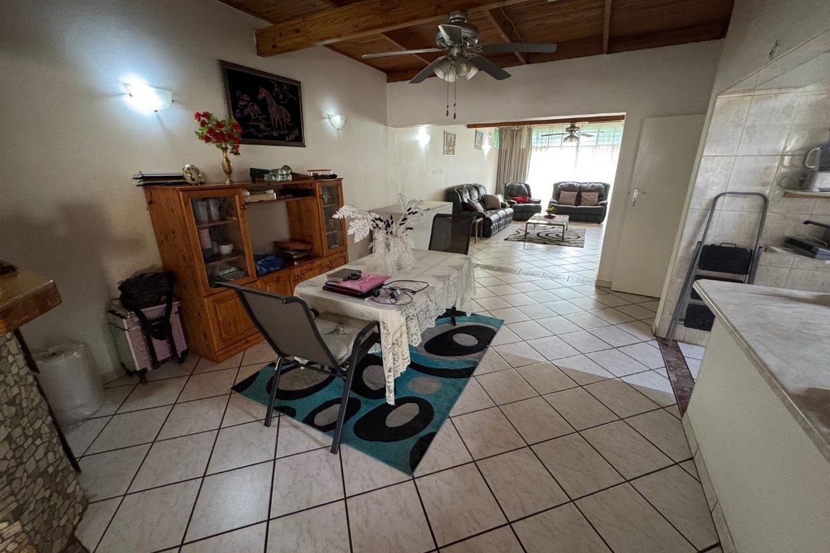 Spacious Family Retreat with Modern Comforts - Photo 3