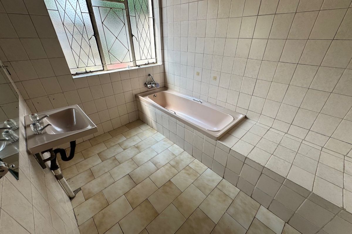 Cozy Three-Bedroom Home with Practical Features - Photo 4