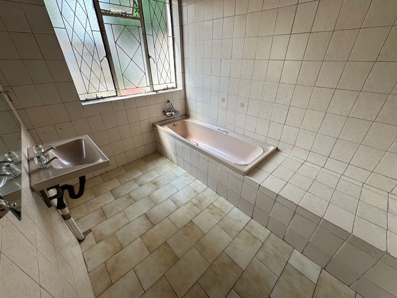 Cozy Three-Bedroom Home with Practical Features - Photo 4