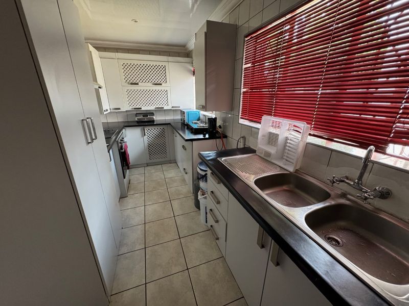 Cozy Three-Bedroom Home with Practical Features - Photo 6