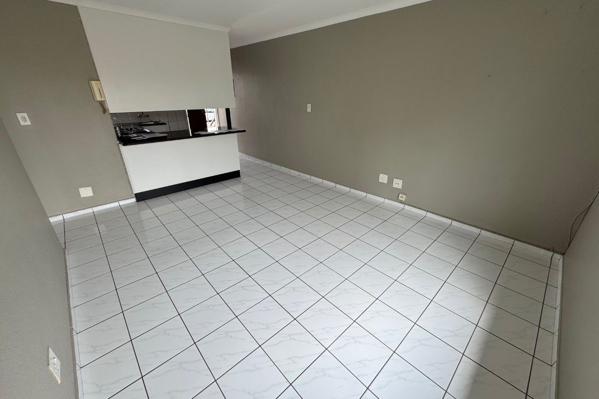 Charming Two-Bedroom Home with Pool - Photo 4