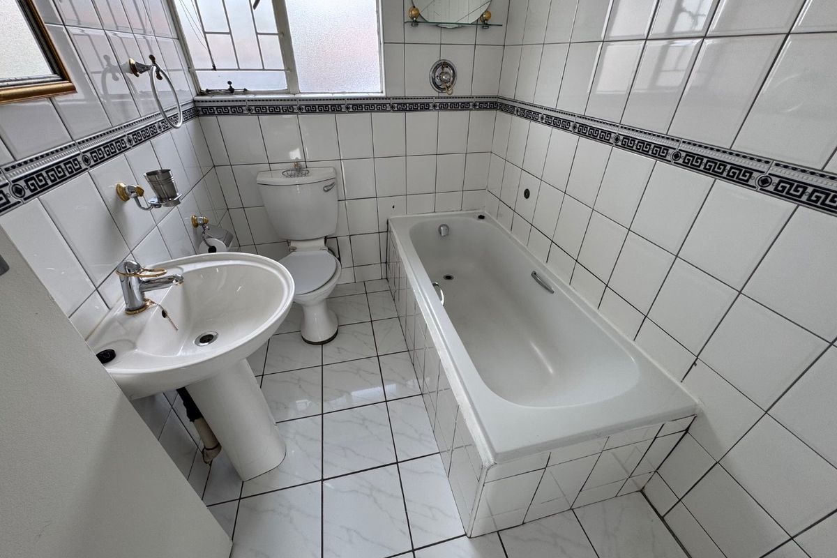 Charming Two-Bedroom Home with Pool - Photo 5