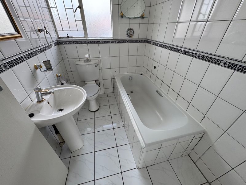 Charming Two-Bedroom Home with Pool - Photo 5