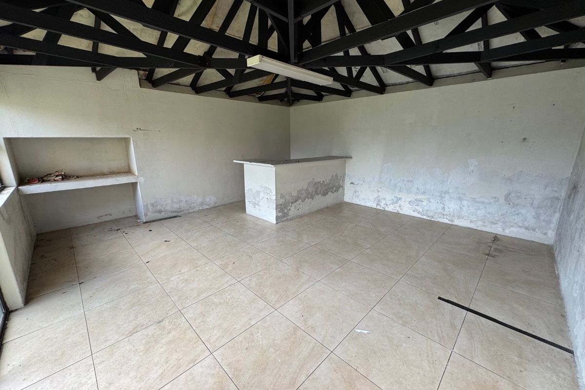 Comfortable Four-Bedroom Home with Ample Storage - Photo 5