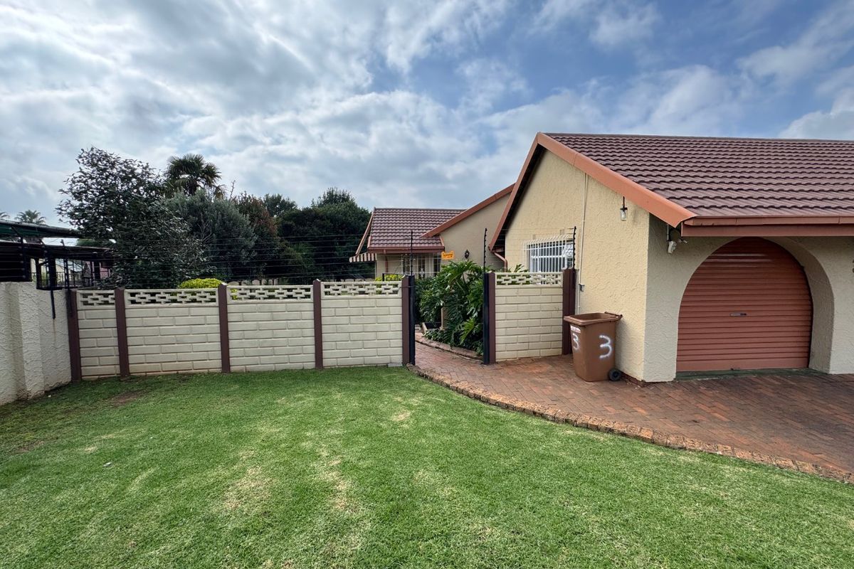 Comfortable Four-Bedroom Home with Ample Storage - Photo 2