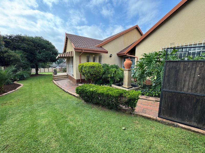 Comfortable Four-Bedroom Home with Ample Storage - Photo 3