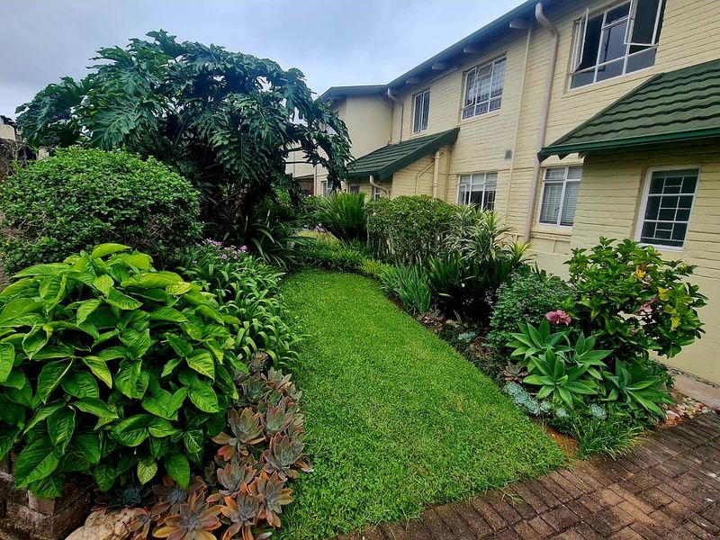 Centrally Located, Newly Renovated, 3 Bedrooms unit - Photo 1