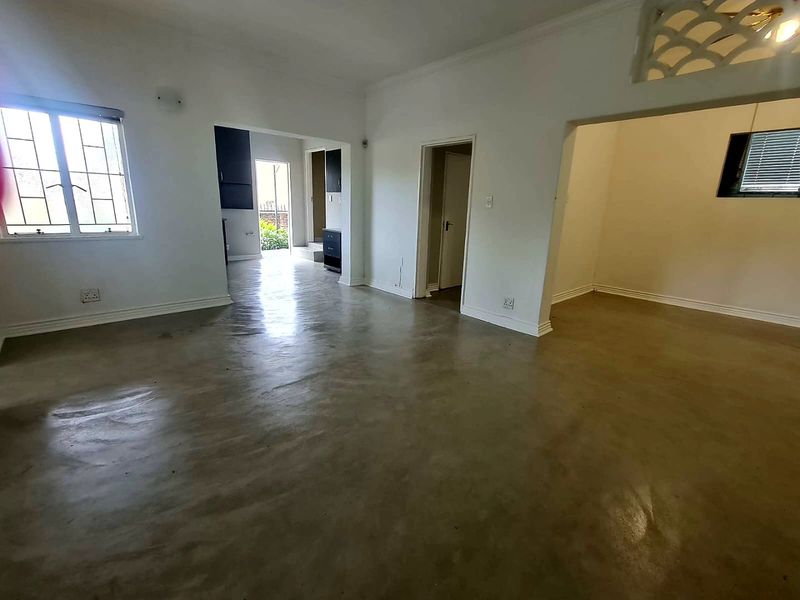 Centrally Located, Newly Renovated, 3 Bedrooms unit - Photo 7