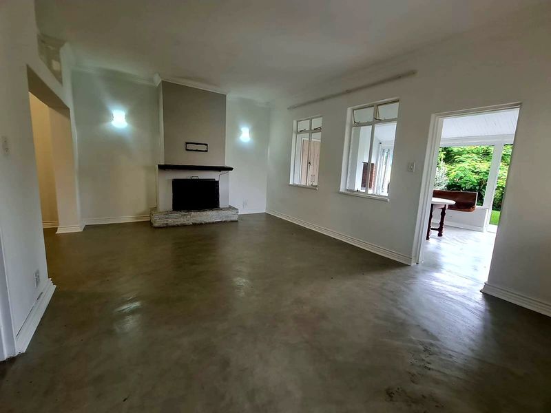 Centrally Located, Newly Renovated, 3 Bedrooms unit - Photo 6