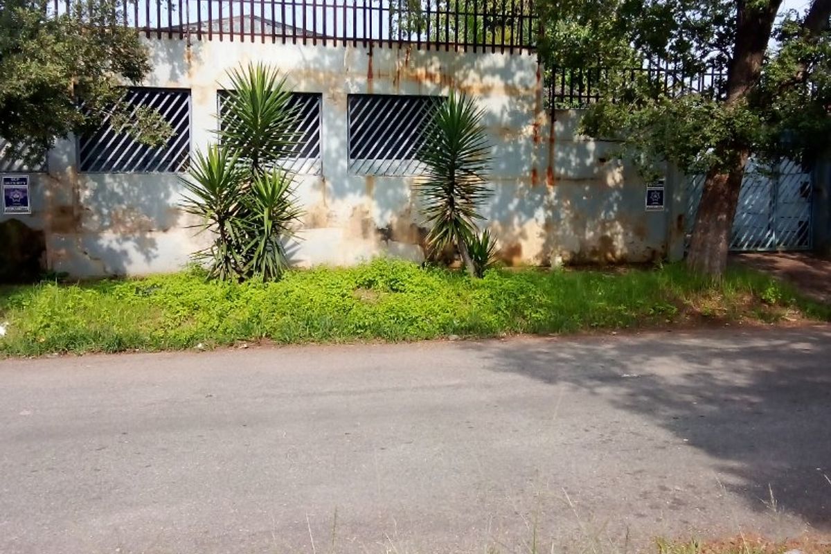 House For Sale/ Business Property  - Photo 2
