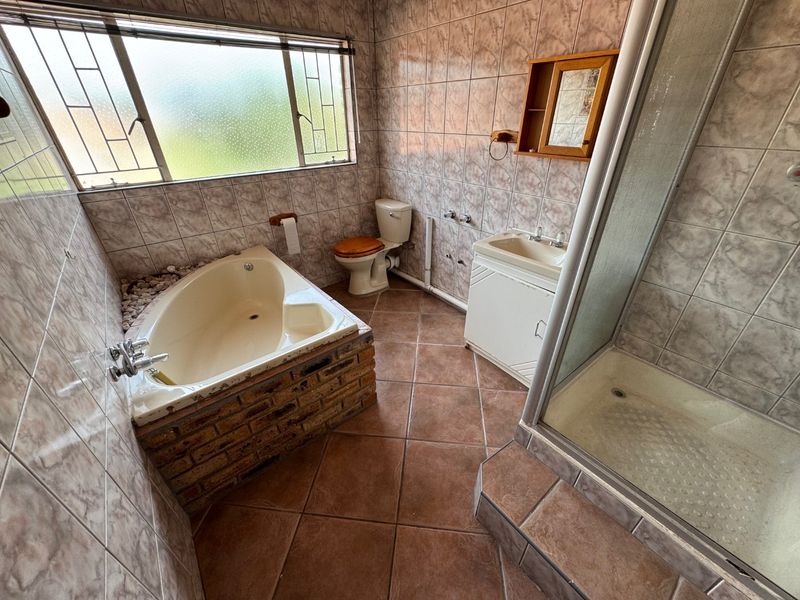 Cozy Two-Bedroom Home with Secure Parking - Photo 10