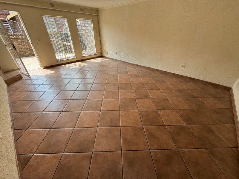 Cozy Two-Bedroom Home with Secure Parking - Photo 5