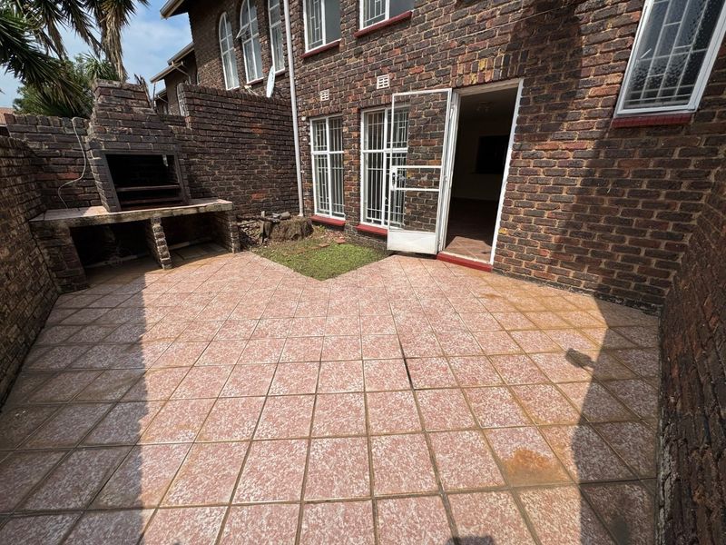 Cozy Two-Bedroom Home with Secure Parking - Photo 7