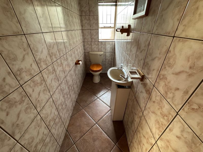 Cozy Two-Bedroom Home with Secure Parking - Photo 4