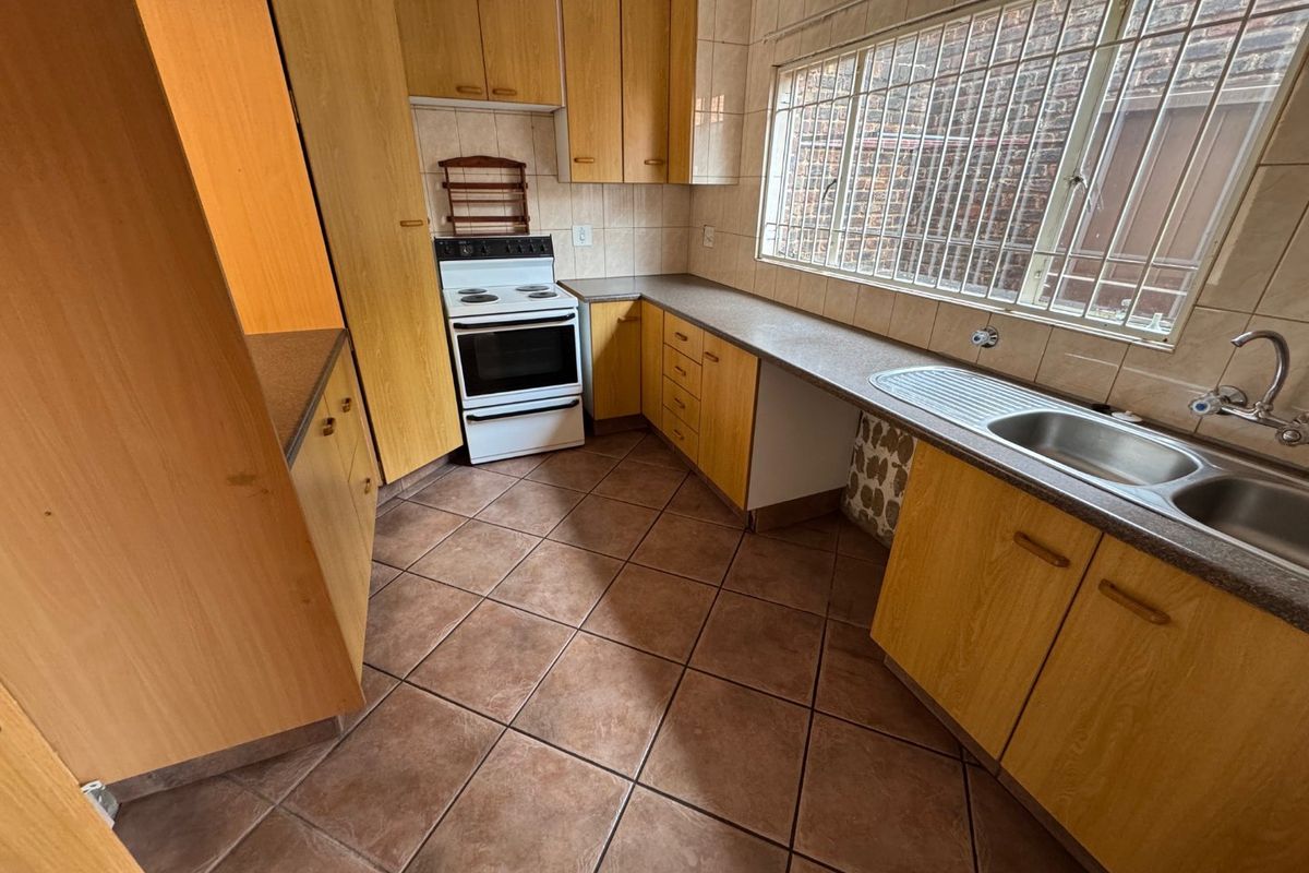 Cozy Two-Bedroom Home with Secure Parking - Photo 2