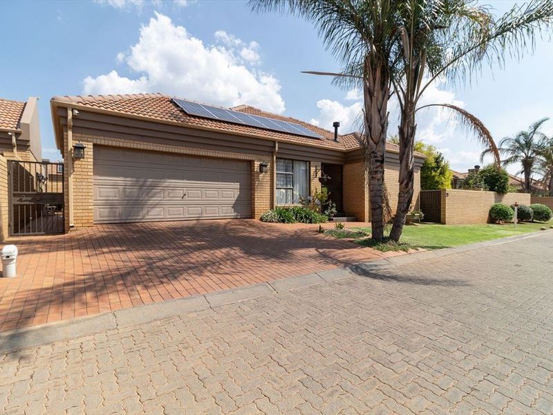 Stylish Three-Bedroom Home with Pool and Study - Photo 3