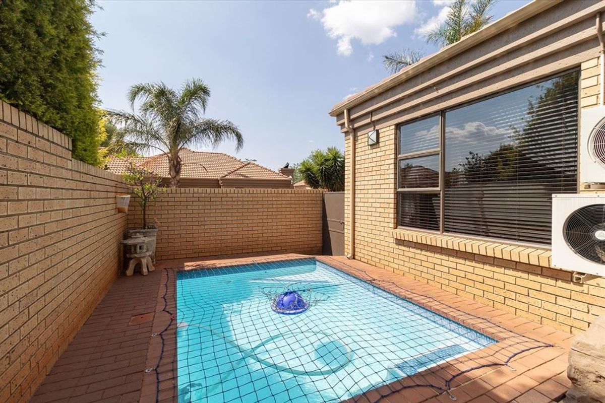 Stylish Three-Bedroom Home with Pool and Study - Photo 2