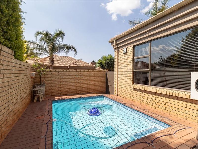 Stylish Three-Bedroom Home with Pool and Study - Photo 2