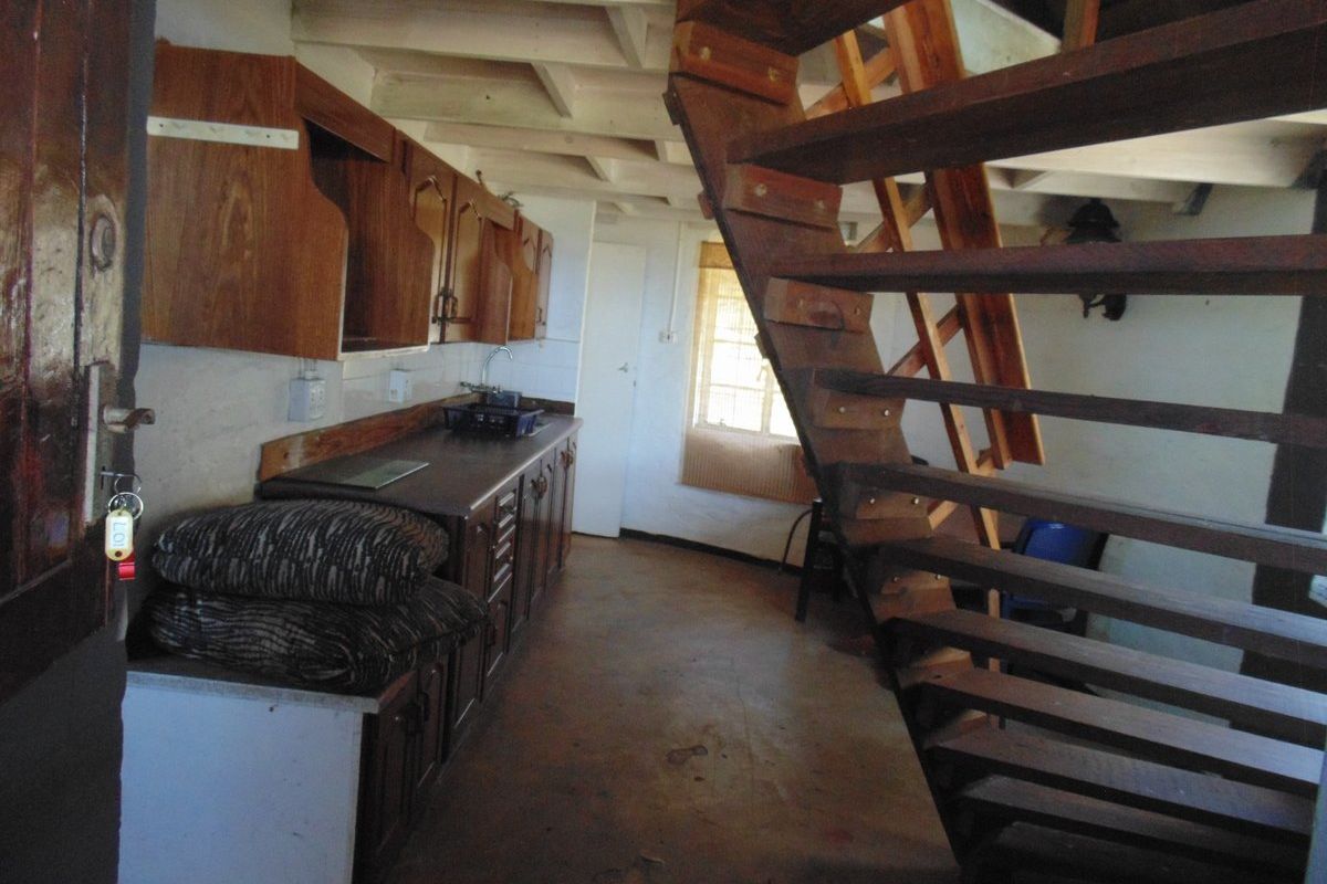 1 BEDROOM UNIT WITH LOFT, DECK AND SEA VIEW IN HIBBERDENE - Photo 4