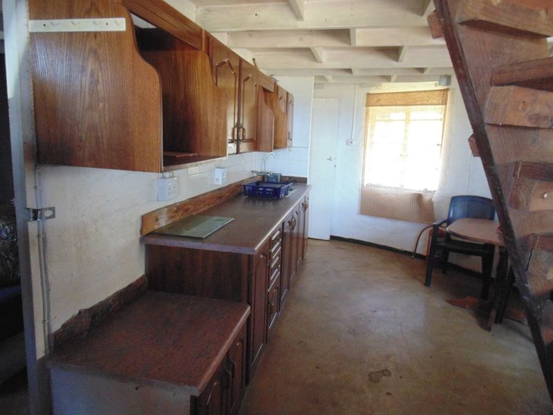 1 BEDROOM UNIT WITH LOFT, DECK AND SEA VIEW IN HIBBERDENE - Photo 7